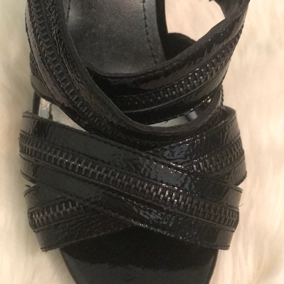 Black heels - Picture 3 of 4